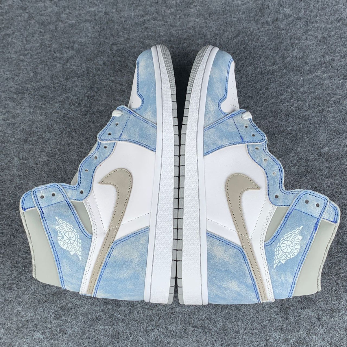 Jordan 1 Retro High OG Hyper Royal